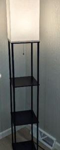 Storage rack floor lamp - LUMINÁRIA COM ESTANTE