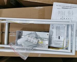 LUMINARIA DE TETO COM TECNOLOGIA DE LED INTEGRADA, FORMATO QUADRADO COM SOBREPOSICAO GEOMETRICA