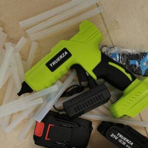 PISTOLA DE COLA QUENTE COM CORPO EM PLASTICO E FUNCIONAMENTO ELETRICO SEM FIO POR BATERIA RECARREGAVEL DE 21V