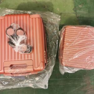 KIT DE MALAS DE VIAGEM COM PARTE EXTERIOR E INTERIOR EM PL&Aacute;STICO ABS COM FORRO EM TECIDO DE POLIESTER