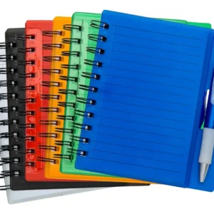 KIT COM 10 CADERNOS DE ANOTA&Ccedil;&Otilde;ES PAUTADOS COM CAPA MALE&Aacute;VEL EM PL&Aacute;STICO