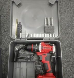 FURADEIRA/ PARAFUSADEIRA ELETRICA PORTATIL COM MOTOR ELETRICO INTERNO E BATERIA RECARREGAVEL