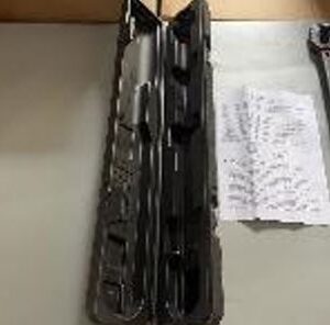 CHAVE DE TORQUE COM FAIXA ENTRE 8 A 60 Nm. TORQUE AJUSTADO GIRANDO O CABO ATE QUE ALCANCE DA GRADUACAO DESEJADA ESTEJA ALINHADA COM A MARCA VERTICAL. POSSUI UM MECANISMO QUE EMITE UM CLIQUE AUDIVEL E TATIL QUANDO O VALOR DO TORQUE E ATINGIDO. FEITA EM ACO CROMO-VANADIO E CABO ERGONOMICO. ARMAZENADA EM ESTOJO EM PLASTICO RIGIDO.