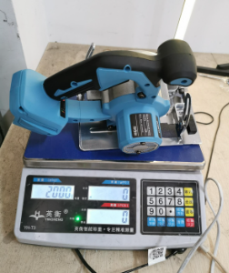 ESMERILHADEIRA ANGULAR PORTATIL COM FUNCIONAMENTO A BATERIA, 850W DE POTENCIA