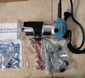 FRESADORA ELÉTRICA MANUAL PORTÁTIL PARA MADEIRA