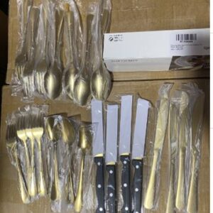 FAQUEIRO EM ACO INOX COM PINTURA DOURADA CONTENDO 24 PECAS SENDO: 4 GARFOS DE MESA, 4 COLHERES DE MESA, 4 FACAS DE MESA, 4 GARFOS DE SOBREMESA, 4 COLHERES E SOBREMESA E 4 FACAS DE SOBREMESA