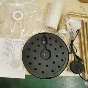 LUMINÁRIA DE CHÃO PARA USO INTERNO, BASE CIRCULAR METÁLICA NA COR DOURADA