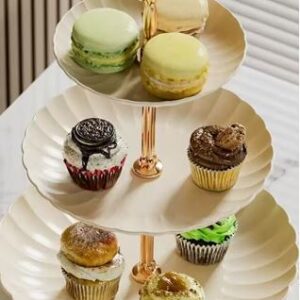 SUPORTE PARA DOCES, TIPO CAKE STAND, DE 3 ANDARES, FABRICADO EM PLASTICO, PARA USO EM MESA