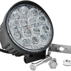 LUMINARIA AUTOMOTIVA LED TIPO FAROL DE NEBLINA, APLICACAO UNIVERSAL PARA VEICULOS AUTOMOTORES. EQUIPAMENTO COM TECNOLOGIA LED, POTENCIA APROXIMADA DE 30W POR UNIDADE, TENSAO DE OPERACAO 12V DC. CONSTRUCAO COM CARCAÇA EM ALUMINIO OU ABS E LENTE EM VIDRO OU POLICARBONATO, COM GRAU DE PROTECAO IP65 CONTRA AGUA E POEIRA. DESTINADA A ILUMINACAO AUXILIAR DIURNA OU DE NEBLINA, MELHORANDO VISIBILIDADE E SEGURANCA VEICULAR. PRODUTO NAO ELETRONICO DE CONTROLE, USO AUTOMOTIVO.