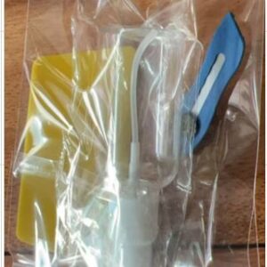 FERRAMENTA PARA APLICACAO DE PEL&Iacute;CULA AUTO ADESIVA CONTENDO ESP&Aacute;TULA EM PLASTICO, ESTILETE E BORRIFADOR DE L&Iacute;QUIDOS