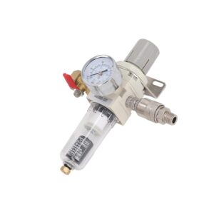 FILTRO DE AR COM SEPARADOR DE UMIDADE PARA SISTEMAS PNEUMATICOS, FABRICADO EM LIGA DE ALUMINIO, PRESSAO MAXIMA DE TRABALHO 150 PSI, FLUXO DE AR 35 L POR MINUTO. ACOMPANHA CONECTORES METALICOS PARA INSTALACAO EM COMPRESSORES DE AR E FERRAMENTAS PNEUMATICAS, GARANTINDO FORNECIMENTO DE AR LIMPO E FILTRADO.