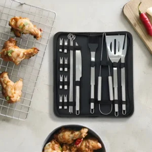 CONJUNTO DE UTENSILIOS PARA CHURRASCO COMPOSTO POR 18 PECAS, FABRICADAS EM ACO INOXIDAVEL, INCLUINDO PINCA, GARFO, FACA, ESPATULA, ESCOVA E ESPETOS. DESTINADO AO PREPARO E MANIPULACAO DE ALIMENTOS EM GRELHAS E CHURRASQUEIRAS.