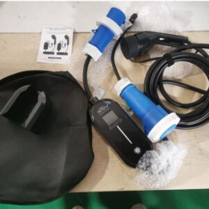 CARREGADOR PORTATIL PARA VEICULOS ELETRICOS (EV CHARGER), COM PLUGUE PADRAO TIPO 2 (IEC 62196-2), CABO DE ALIMENTACAO COM CONTROLE ELETRONICO INTEGRADO, VISOR LCD PARA MONITORAMENTO DE CARGA, TENSAO NOMINAL 220V, POTENCIA 7KW, CORRENTE AJUSTAVEL, PROTECAO CONTRA SOBRECARGA, SOBRETENCAO E CURTO-CIRCUITO, APLICACAO RESIDENCIAL