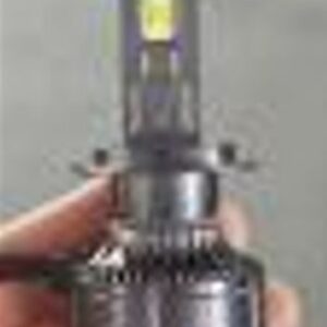 LAMPADA LED AUTOMOTIVA, MODELO M8-H1, PARA FAROL DE VEICULOS, OPERANDO EM TENSAO 12V/24V DC, POTENCIA NOMINAL DE 55W, EQUIPADA COM CHIP LED TIPO 3570, TEMPERATURA DE COR APROXIMADA DE 6500K, INDICE DE REPRODUCAO DE COR (CRI) 70. CORPO EM MATERIAL METALICO COM SISTEMA DE DISSIPACAO DE CALOR, MARCA CCLOT