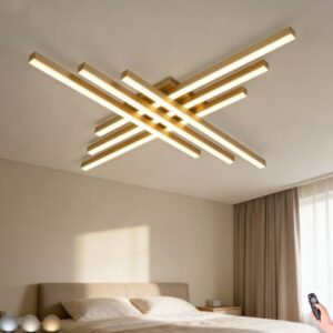 LUMINARIA DE TETO TIPO PLAFON LED, COM DESIGN MODERNO EM BARRAS LINEARES CRUZADAS, ESTRUTURA EM METAL E ACRILICO, COM LUZ LED INTEGRADA, PARA INSTALACAO SOBREPOSTA EM AMBIENTES INTERNOS. ACOMPANHA CONTROLE REMOTO PARA AJUSTE DE ILUMINACAO.