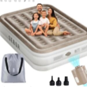 COLCHAO INFLAVEL COM ENCHIMENTO AUTOMATICO, CORPO INTEIRICO EM PVC RECOBERTO EM TECIDO, TAMANHO CASAL. ACOMPANHA BOMBA DE AR ELETRICA RECARREGAVEL, CABO DE CARREGAMENTO TIPO-C E MANUAL DE INSTRUCOES