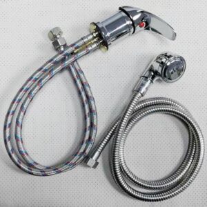 DUCHA/MISTURADOR PARA LAVATORIO DE CABELO, FABRICADO EM METAL, COM GATILHO DE ACIONAMENTO, MANGUEIRA FLEXIVEL E ACESSORIOS DE FIXACAO, UTILIZADO PARA CONTROLE E DIRECIONAMENTO DO FLUXO DE AGUA EM LAVATORIOS.